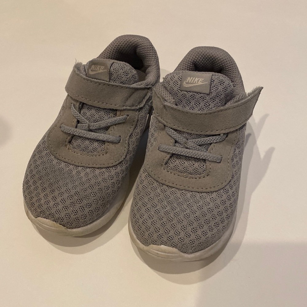 Nike - Gray Tanjun Toddler Sneaker (size 7)